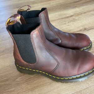 Dr. Marten’s Chelsea Boot, Excellent condition, Sz 9